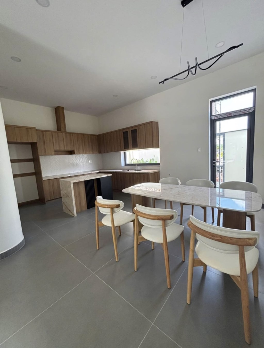 Nhà 1 trệt 2 lầu tại Tân Hiệp, Bình Dương 70m² giá chỉ 2.45 tỷ - Dọn vào ở ngay!