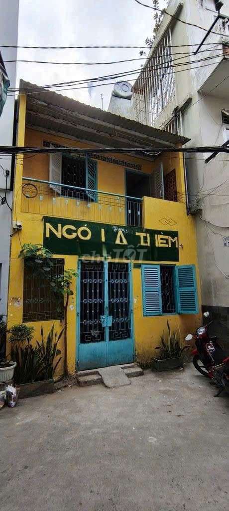 Nhà riêng hẻm xe hơi Cách Mạng Tháng 8, Quận 3 - Chỉ 9 triệu/tháng!