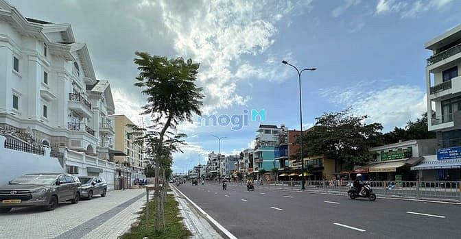 Biệt thự sang trọng 3 lầu Dương Quảng Hàm 275m² giá 46.8 tỷ - Nhà đẹp, nội thất cao cấp!