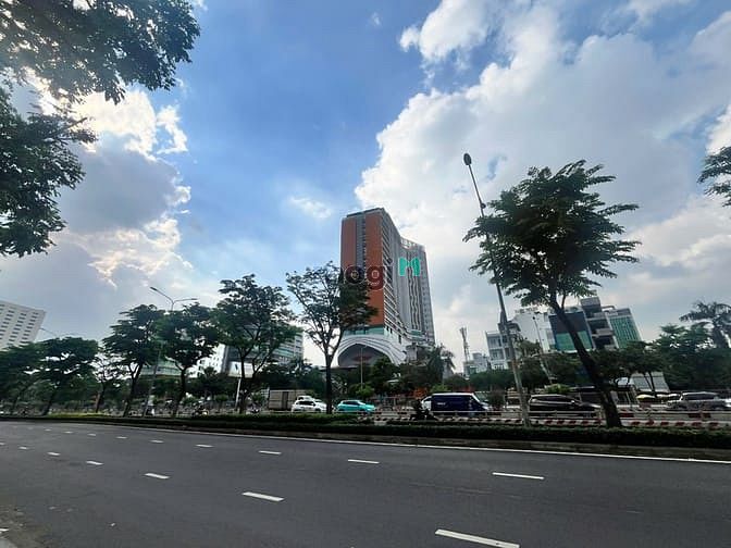 Bán Tòa CHDV 20 Phòng Thang Máy, Nguyễn Cửu Vân 600m² giá 48 tỷ - Đầu tư sinh lời ổn định!