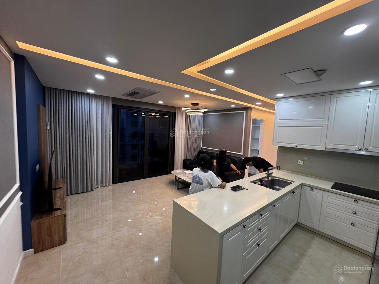 Căn hộ 96m² toà C6 Vinhomes D'Capitale - Ban công Đông Nam view Hồ thoáng mát, giá thoả thuận!