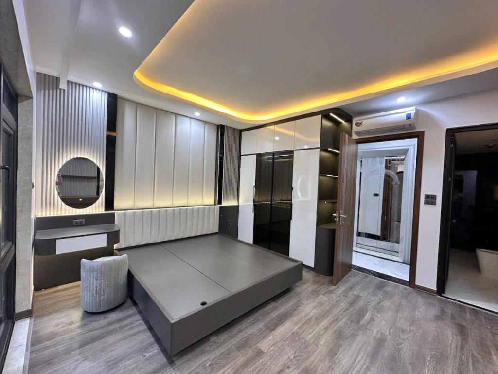 Bán nhà mặt phố Giảng Võ, Ba Đình 98m² giá 43 tỷ - Kinh doanh đắc địa