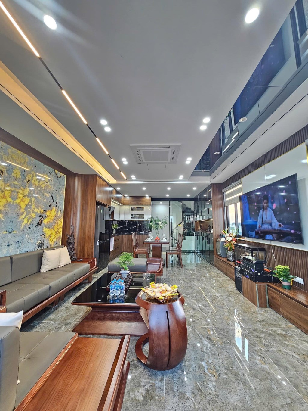 Nhà phân lô Lĩnh Nam 62m², 7 tầng, thang máy - Vị trí kim cương chỉ 22 tỷ!