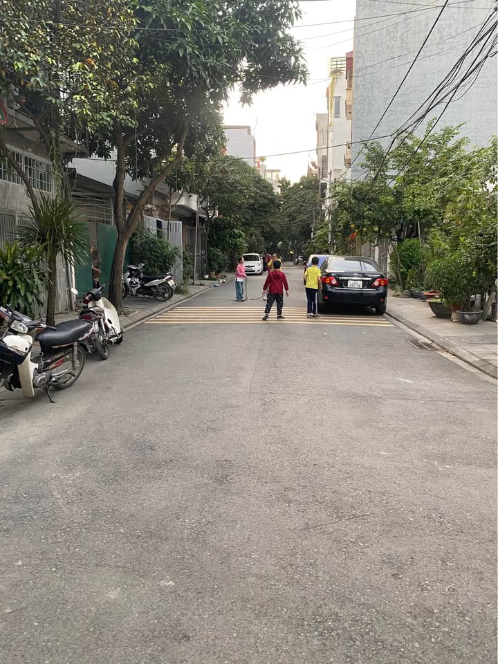 Đất phân lô Phúc Đồng, Long Biên 50m² giá 12.3 tỷ - Sổ đỏ chính chủ, vị trí đẹp!