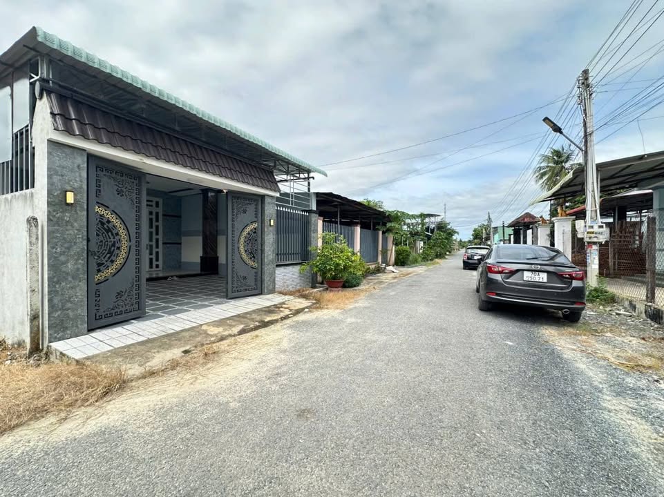 Nhà Bàu Năng Dương Minh Châu 165m² giá 1.55 tỷ - Hướng Đông Bắc, thổ cư toàn bộ!