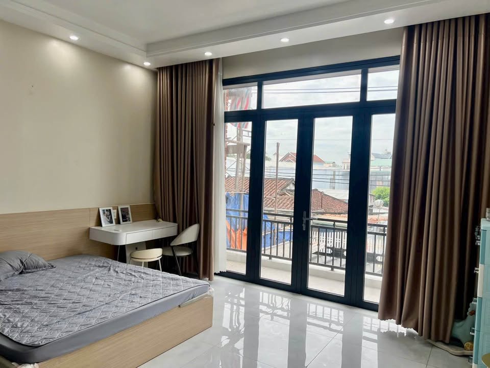 Nhà mới tinh tại Bà Điểm, Hóc Môn 110m² giá 7.7 tỷ - Sổ hồng riêng, đầy đủ nội thất!