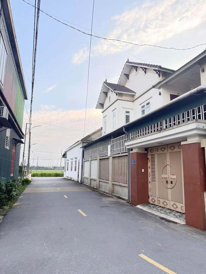 Nhà 2.5 tầng TDP 4, phường Hà Huy Tập, 150m² giá 5 tỷ - Thiết kế hiện đại, thuận tiện giao thông!