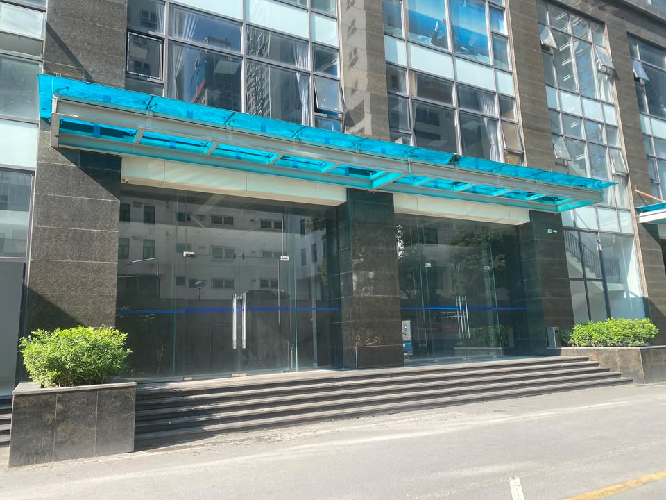 Mặt bằng cho thuê đường Duy Tân, Cầu Giấy 120m² - Sẵn sàng vào việc ngay!