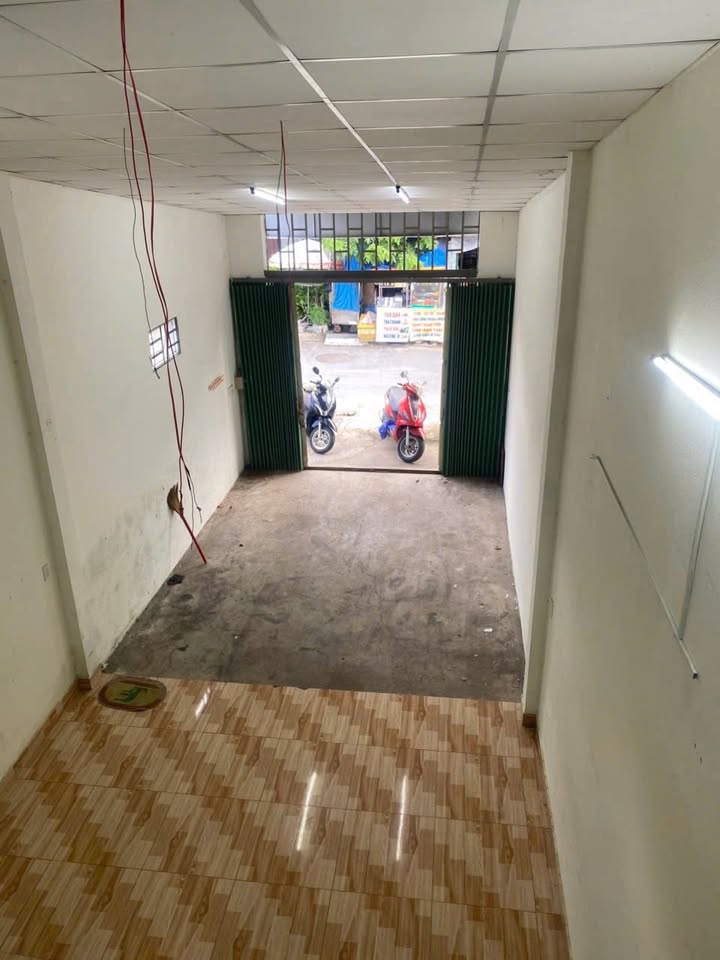 Nhà cho thuê mặt tiền đường Nguyễn Thị Điệp, Hóc Môn 80m² giá chỉ 4.5 triệu/tháng - Sân thoáng mát!