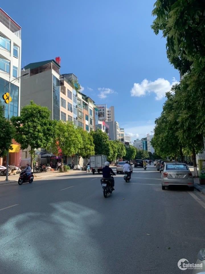 Nhà mặt tiền Hoàng Quốc Việt, 94m² giá 37 tỷ - Chính chủ bán gấp!