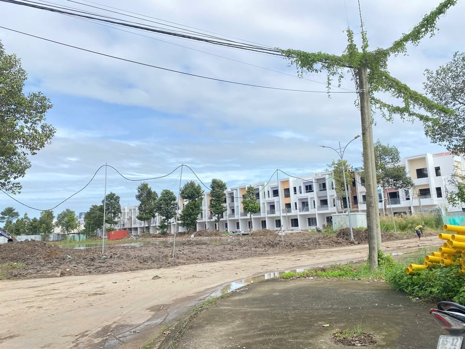 Đất nền KDC Ngân Thuận Cần Thơ 106m² giá 2.5 tỷ - Nền đẹp nhìn hồ, sẵn sàng đầu tư!