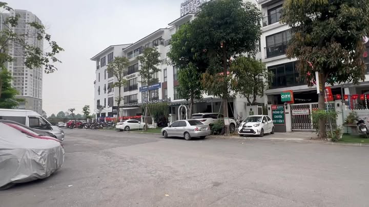 Townhouse Hoàng Thành Villas Mộ Lao 150m² giá thỏa thuận - Vị trí đắc địa nhìn ra hồ!