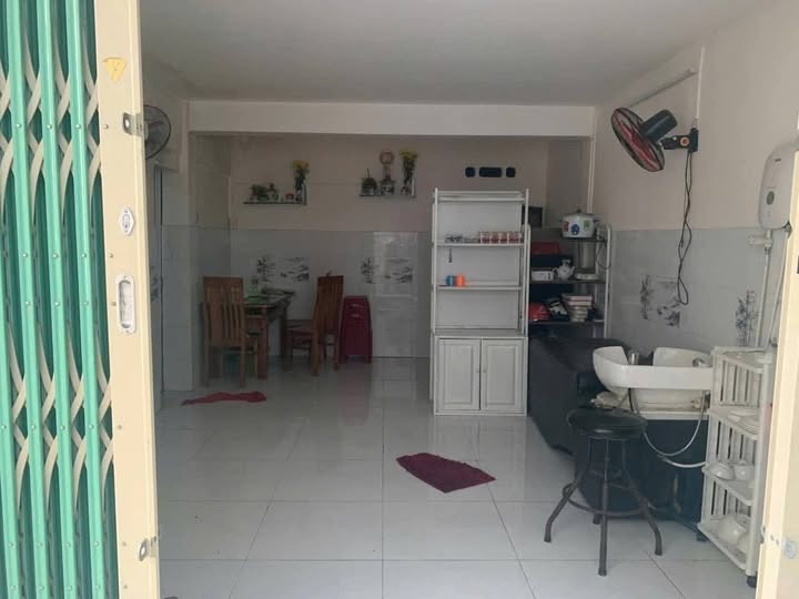 Bán gấp nhà tại Bạch Đằng, Quy Nhơn 28m² giá chỉ 1.5 tỷ - Sổ đỏ chính chủ!