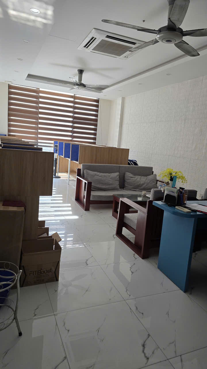 Văn phòng cho thuê KĐT Hinode Royal Park 35m² giá chỉ 6 triệu/tháng - Mặt đường lớn!