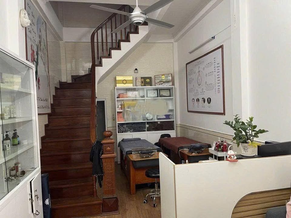 Nhà nguyên căn mặt phố Pháo Đài Láng 35m² giá 17 triệu - Thích hợp kinh doanh