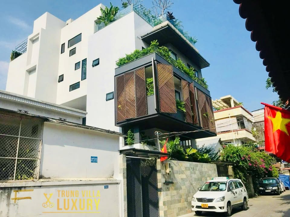 Biệt thự hiện đại 4 lầu đường Trần Khắc Chân, Quận 1 - Hồ bơi sân thượng sang trọng!