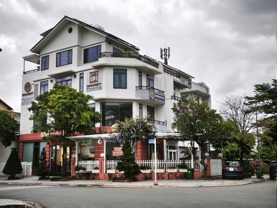 Siêu Villa Góc 2MT KDC Gia Hòa Phước Long B 220m² giá 30.5 tỷ - Vị trí kinh doanh đắt giá!