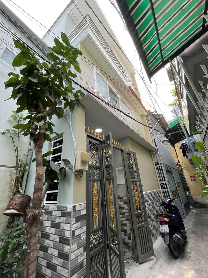 Nhà đẹp 3 tấm tại Tôn Đản, Quận 4, 25m² giá 3.15 tỷ - Gần chợ và siêu thị!