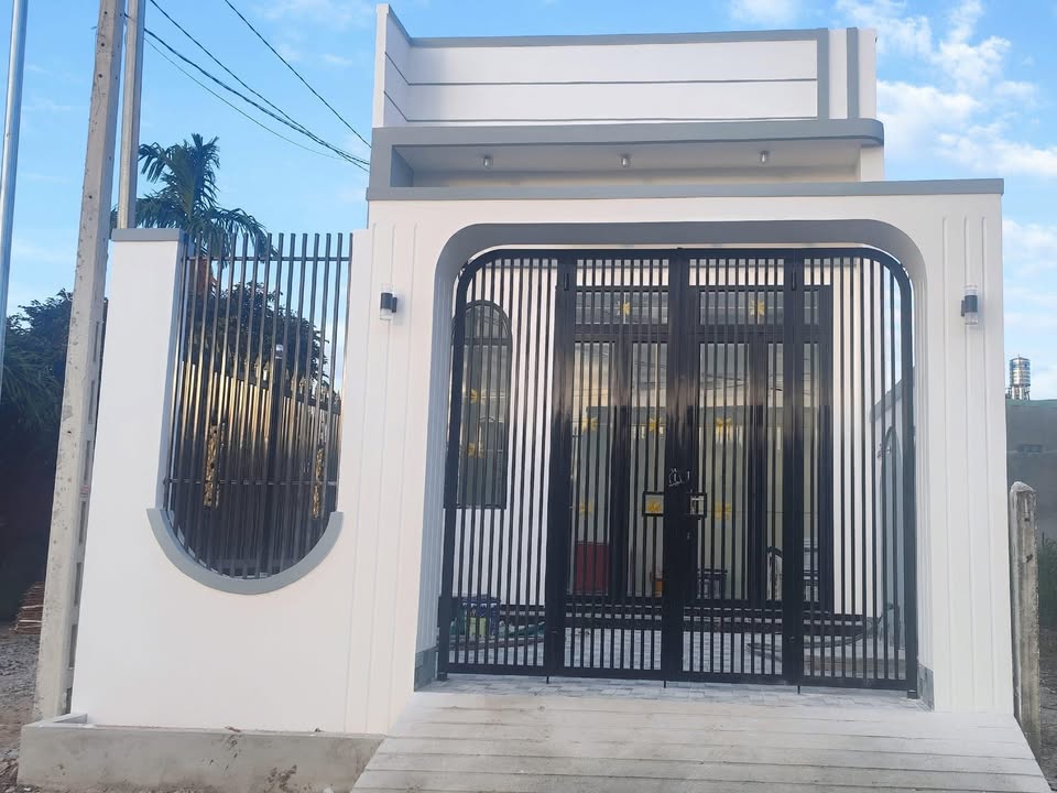 Nhà cấp 4 phường Long Hoa 95m² giá 980 triệu - Thiết kế hiện đại, tiện nghi!