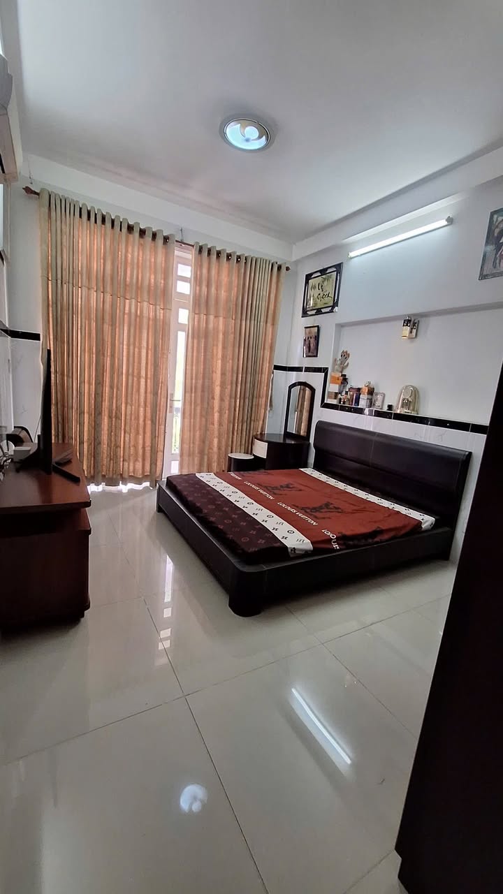 Nhà cho thuê đường Lý Thường Kiệt, Tân Bình 80m² - Full nội thất, có thang máy!