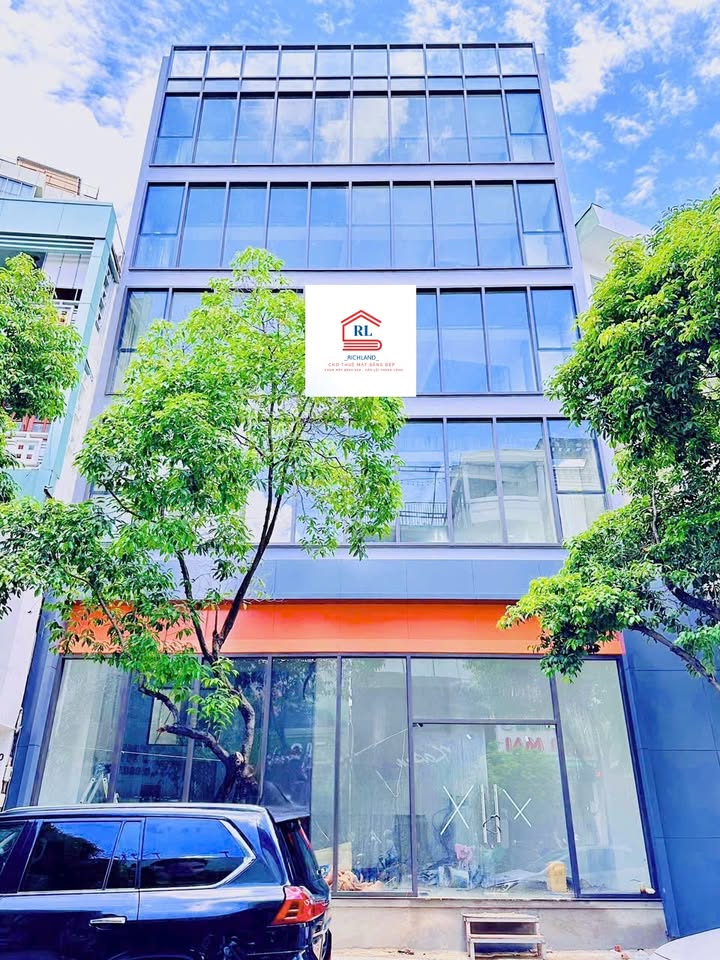 Cho thuê tòa nhà mặt tiền Lê Thị Riêng, quận 1, diện tích 132m² - Phù hợp đa ngành nghề!