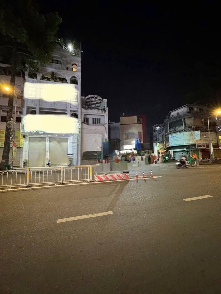 Nhà mặt tiền Trần Hưng Đạo, Quận 5, 100m² giá 48 triệu - Cơ hội đầu tư sinh lời!