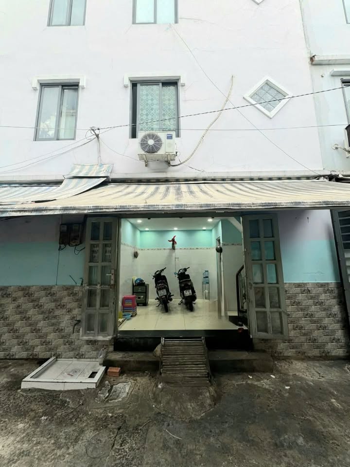 Nhà phố cho thuê quận 10 - 3 PN, 4 WC, chỉ 12 triệu/tháng - Kinh doanh ngay!