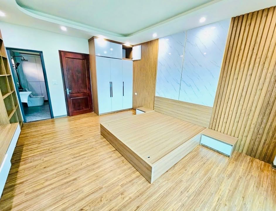 Nhà phố Đông Ngạc 40m² giá 11.2 tỷ - Ô tô đỗ cửa, thang máy hiện đại!