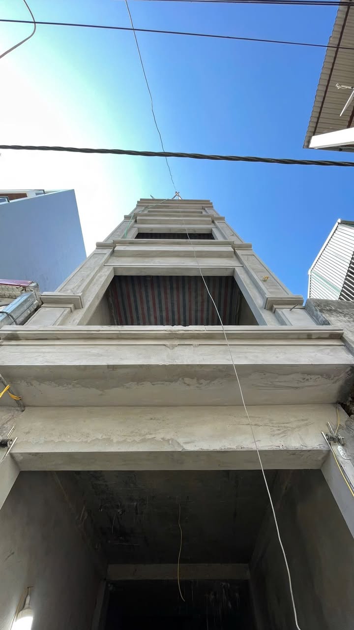 Nhà 5 tầng ngõ 68 Nguyễn Văn Linh, Long Biên 41m² giá 7.5 tỷ - Gần chợ và trường học!