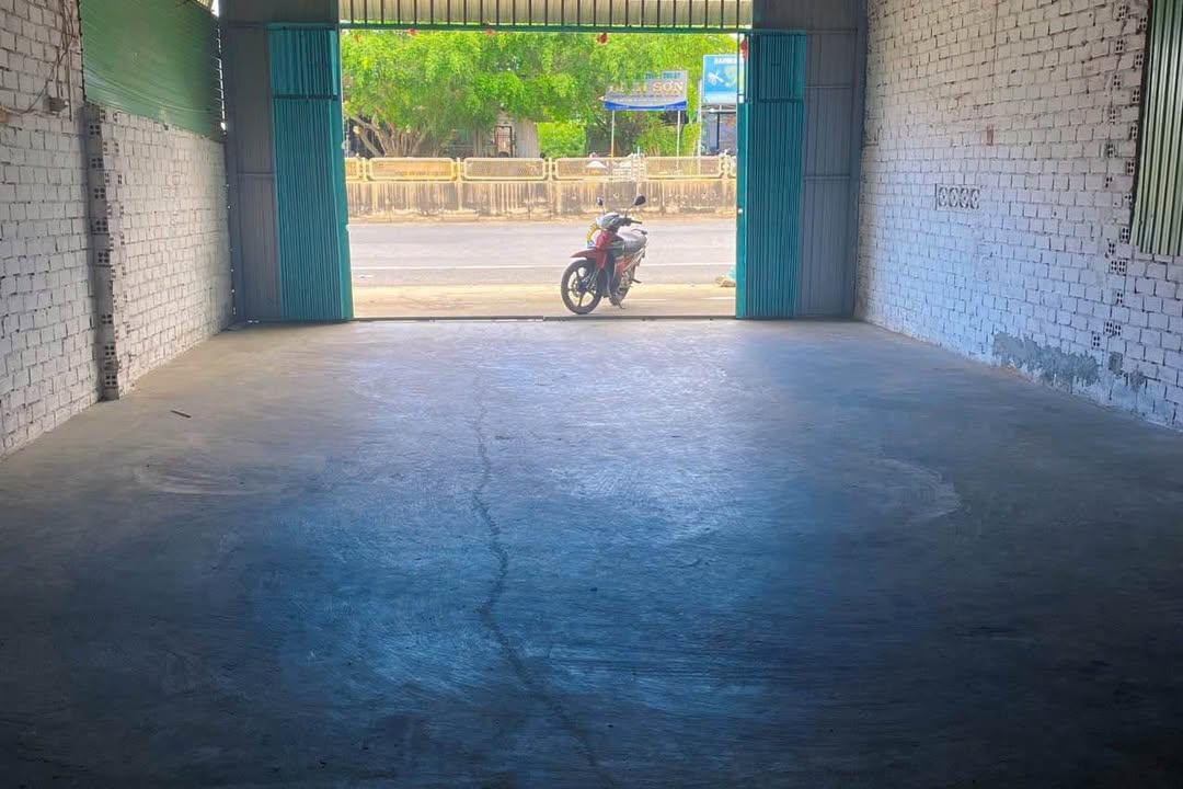 Cho thuê mặt bằng kinh doanh tại 588 Nguyễn Tất Thành, 162m² chỉ 3 triệu/tháng - Vị trí đắc địa, sẵn sàng hoạt động!