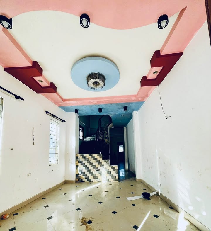 Nhà 3 tầng mặt chính đường Lý Thường Kiệt, Phường Ngọc Hà 159.8m² giá 2.8 tỷ - Cơ hội đầu tư sinh lời!