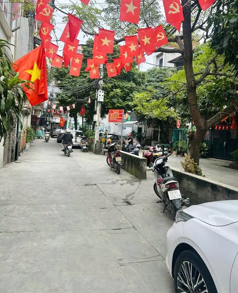 Nhà nguyên căn cho thuê tại Ngõ 401 Xuân Đỉnh 4 tầng, giá 10 triệu - Không gian sống lý tưởng!