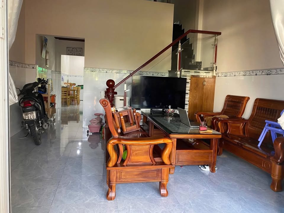 Nhà lầu đẹp An Thạnh 104m² giá 2 tỷ - Cách đường Hồ Văn Mên chỉ 100m!