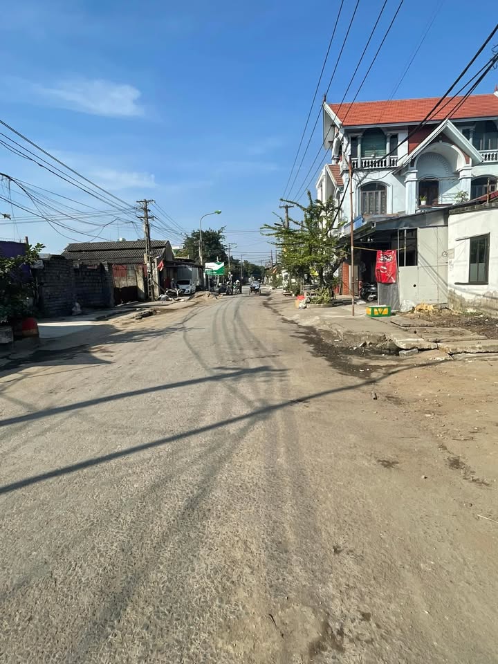 Nhà 2 tầng tại thị trấn Nam Giang, 88m² giá 2 tỷ - Giao dịch nhanh chóng!