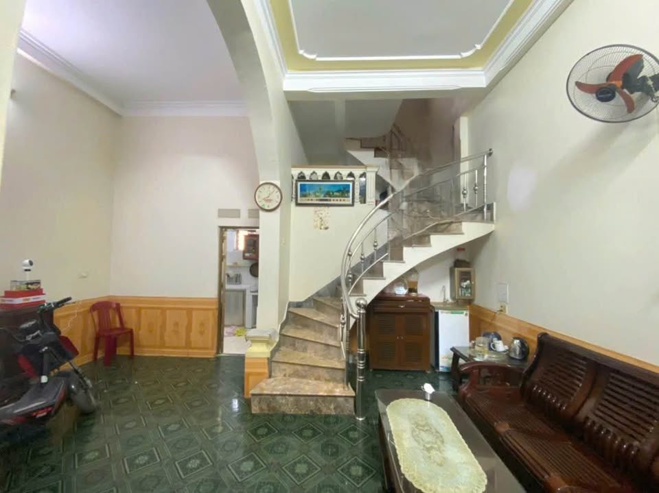Nhà 2 tầng Cẩm Đông, Cẩm Phả 50m² giá 1.05 tỷ - Đường ô tô đỗ cửa!