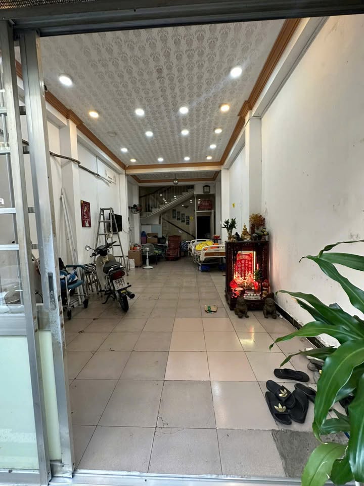 Nhà mặt tiền cho thuê đường Cống Quỳnh, Q1, 36m² - Vị trí đắc địa, kinh doanh thuận lợi!