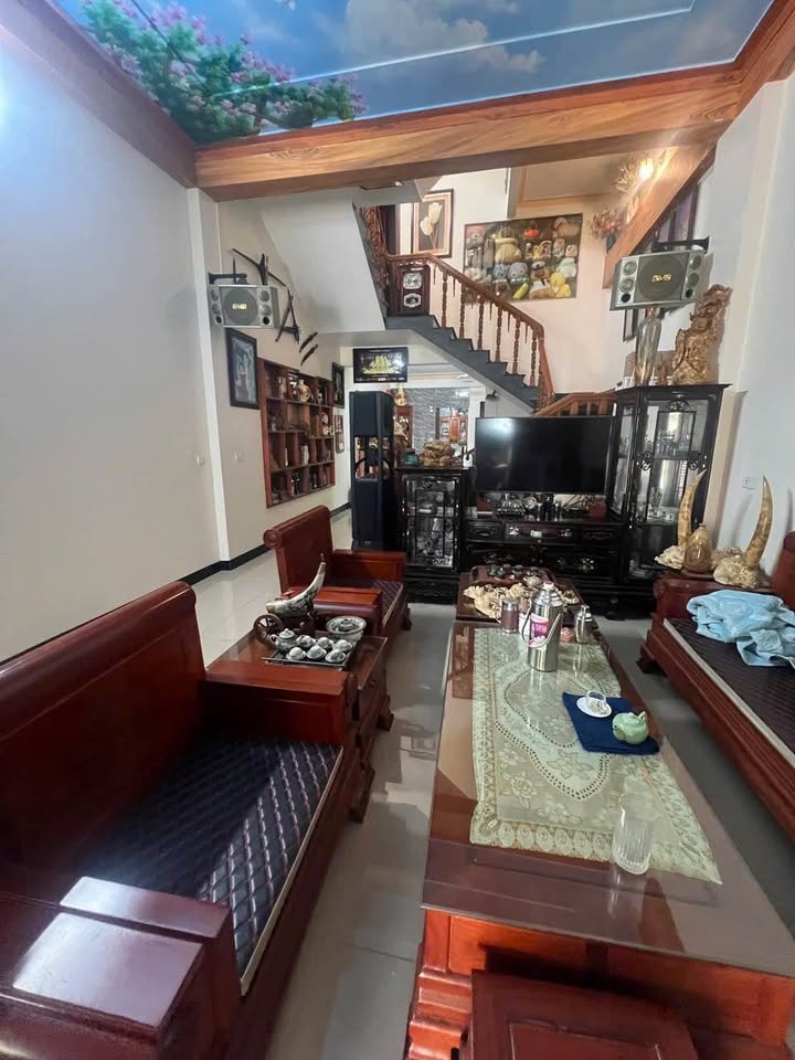 Nhà 2 Tầng Phú Sơn 78m² giá 3.9 tỷ - Ô tô đỗ cửa, an ninh tốt!