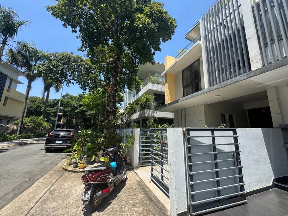 Nhà phố Thủ Đức 82.5m² giá 6.6 tỷ - Sổ hồng chính chủ, hẻm xe hơi thông thoáng!