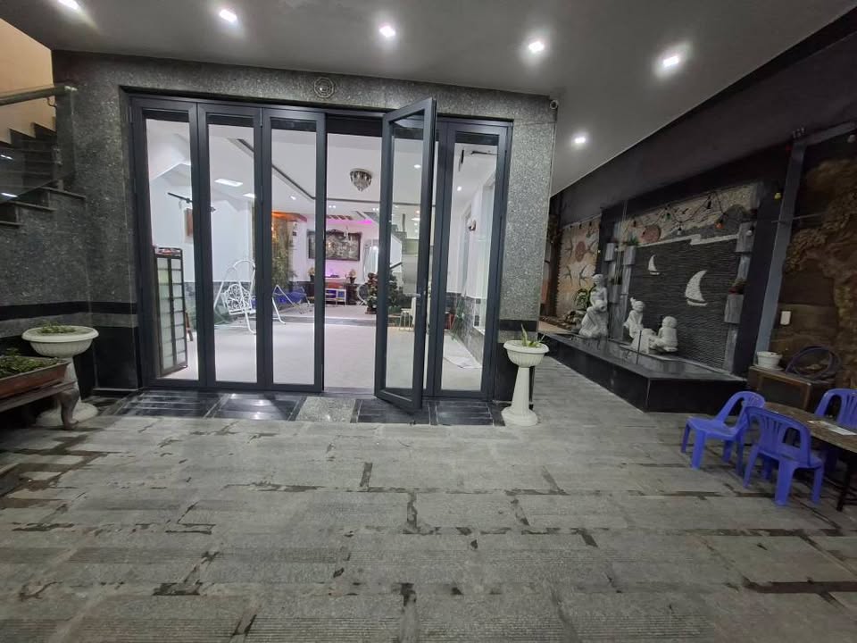 Biệt thự cho thuê 4 tầng tại Trương Chí Cương, 200m² - Không gian sống lý tưởng!