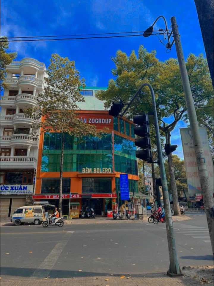 Mặt bằng kinh doanh cho thuê phố Nguyên Hồng - Đống Đa 80m² giá 60 triệu - Vị trí đắc địa!