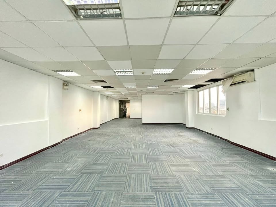 Cho thuê văn phòng 120m² tại phố Nguyễn Du - Không gian đẹp, tiện nghi!