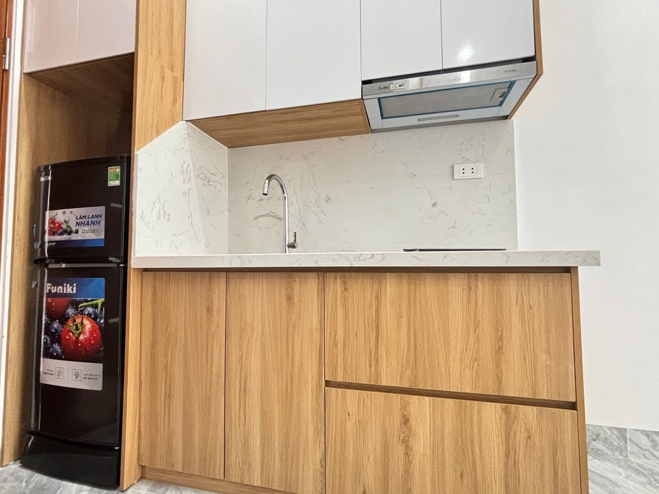 Nhà nhỏ cho thuê tại Đê La Thành, 25m² - Vào ở ngay!