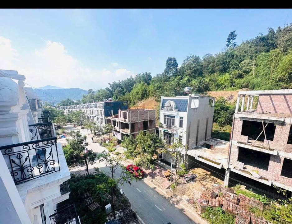 Shophouse 3,5 tầng đường T1 Lào Cai 87.75m² giá 1.85 tỷ - Đầu tư sinh lời ngay!