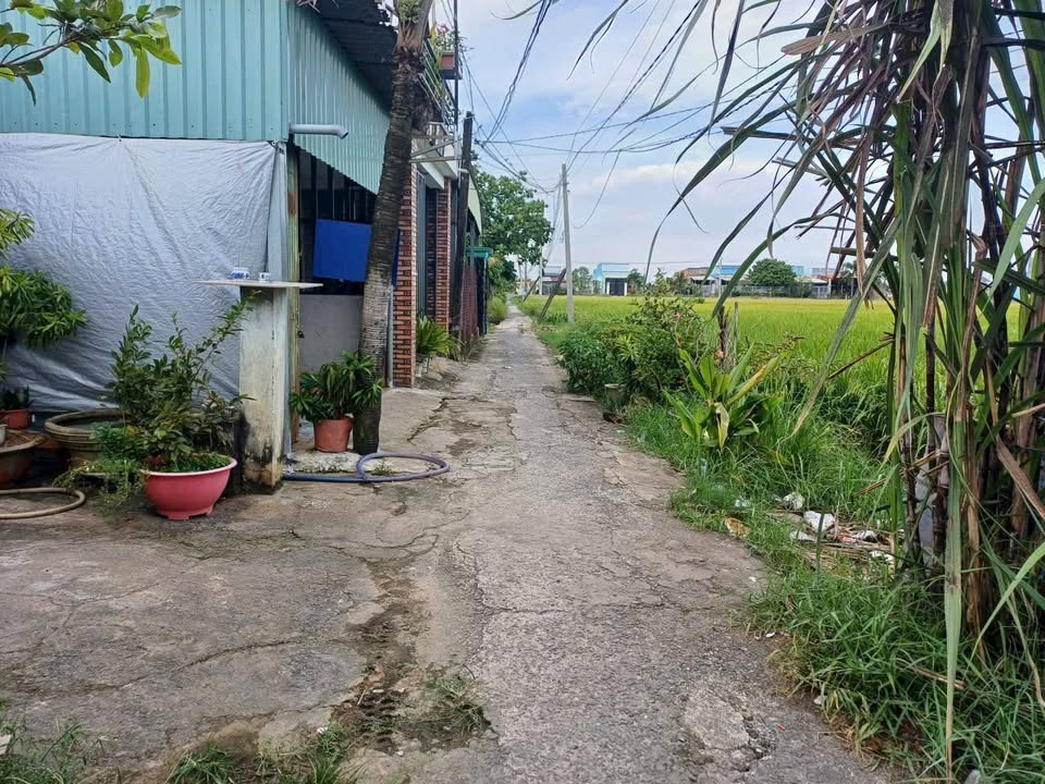 Đất nền thổ cư Khu phố 4 Đức Hòa 180m² giá 950 triệu - Sổ đỏ chính chủ, đầu tư sinh lời!