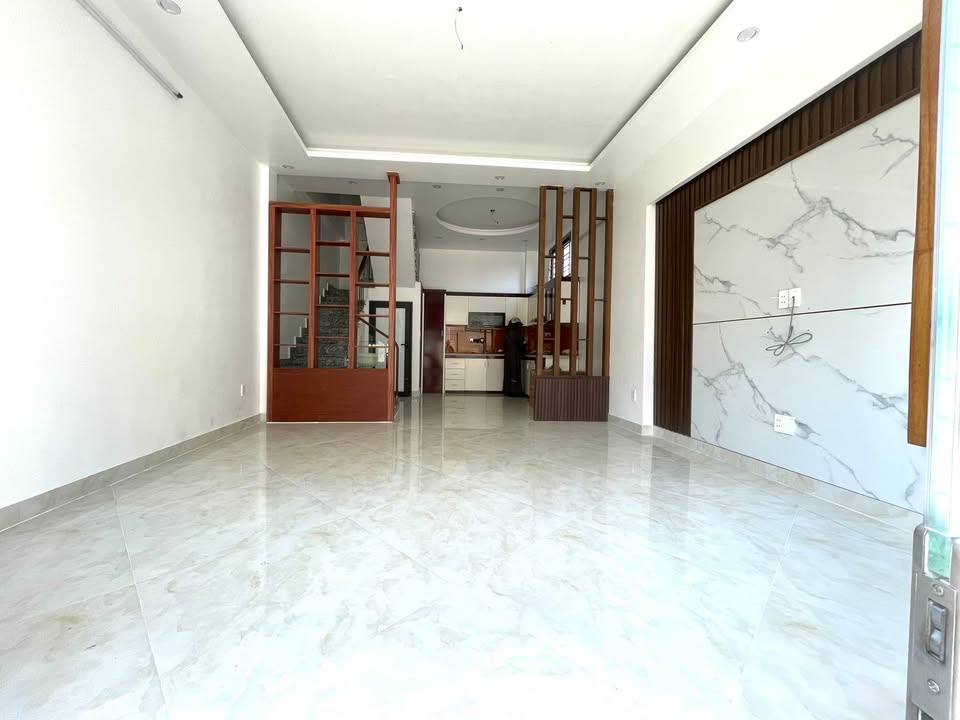 Nhà mặt ngõ Lô Góc Đằng Hải 42m² giá 3 tỷ - Ô tô vào tận cửa!