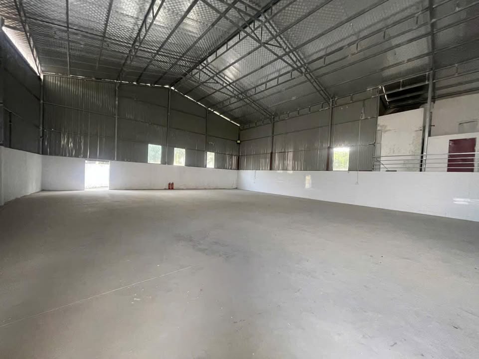 Kho 300m² Dĩnh Trì, Bắc Giang chỉ 14 triệu/tháng - Đường Container đỗ thoải mái!