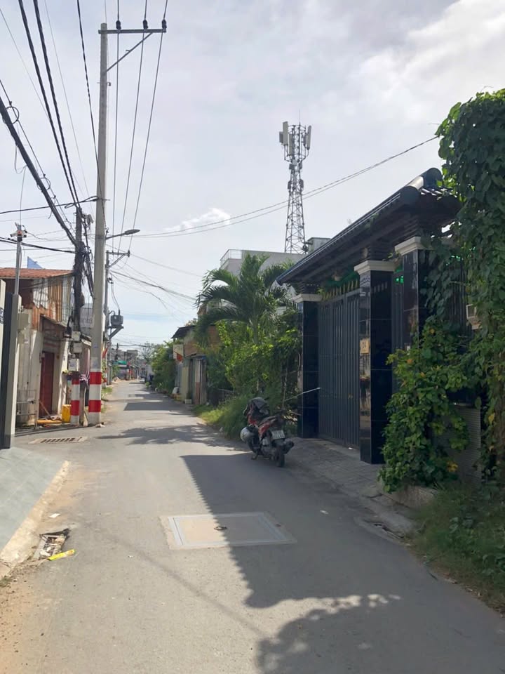 Nhà mặt tiền đường Số 4, P. Long Trường, Q. 9 - 140m² giá 9 tỷ - Cơ hội đầu tư hấp dẫn!