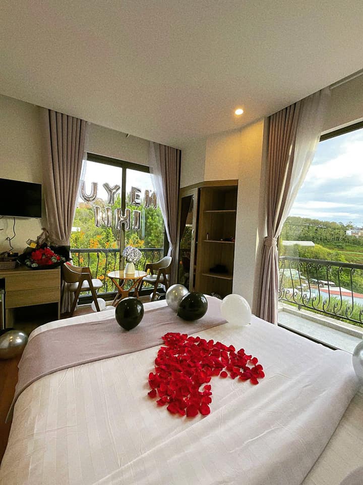 Khách sạn 23 phòng Đà Lạt 300m² giá 30 tỷ - View đẹp, kinh doanh thuận lợi!