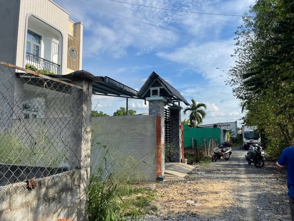 Đất thổ cư 200m² Tỉnh Lộ 8, Tân Thạnh Tây - Giá 2.35 tỷ, sổ đỏ chính chủ!