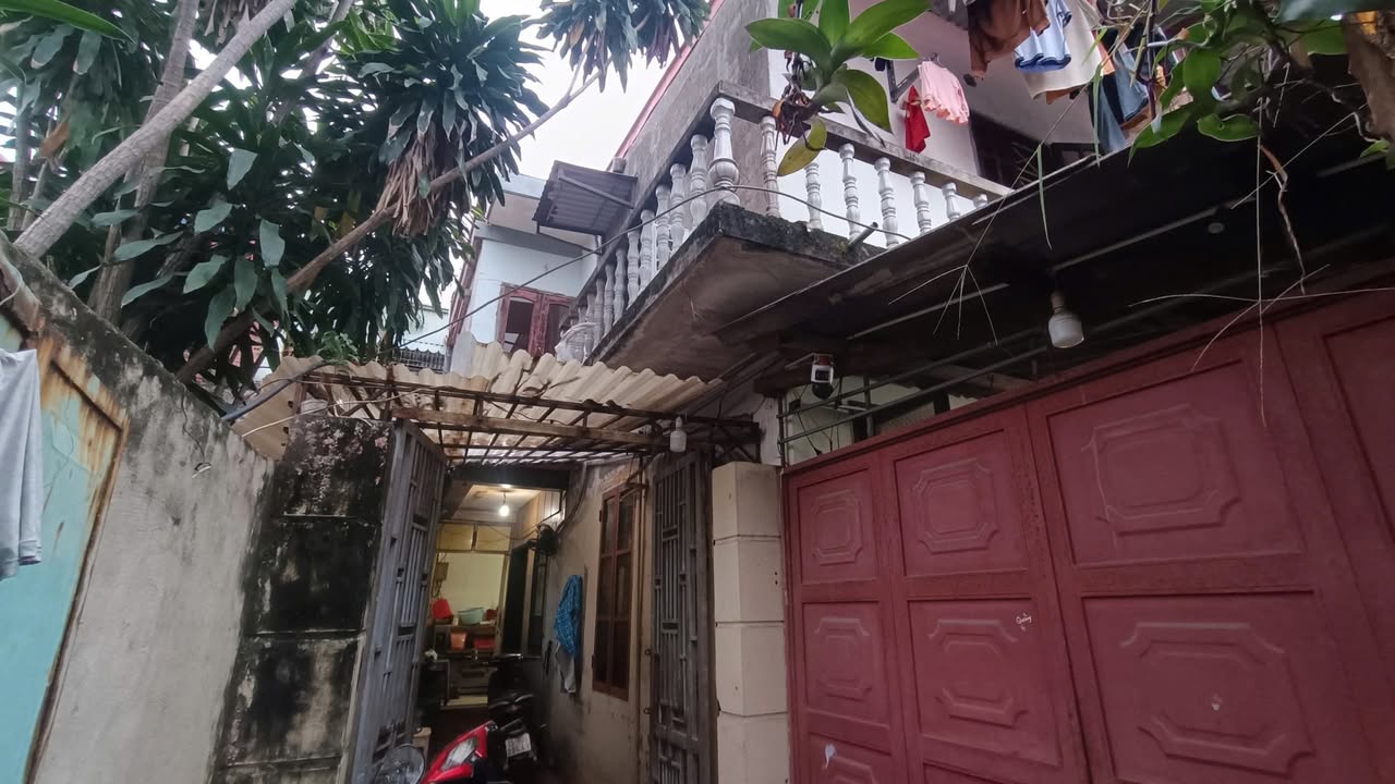 Nhà phố tại ngõ 380 Tô Hiệu, 48m² giá 2.5 tỷ - Sân cổng riêng, không gian thoáng đãng!